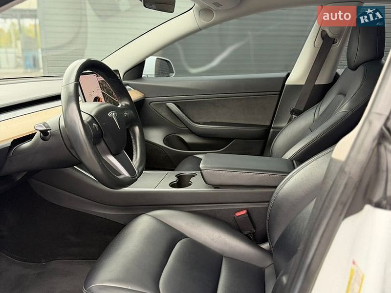 Седан Tesla Model 3 2018 в Днепре