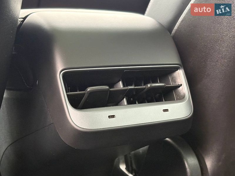 Седан Tesla Model 3 2019 в Мостиській