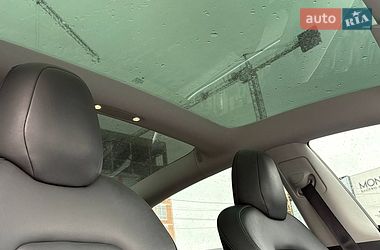 Седан Tesla Model 3 2019 в Мостиській