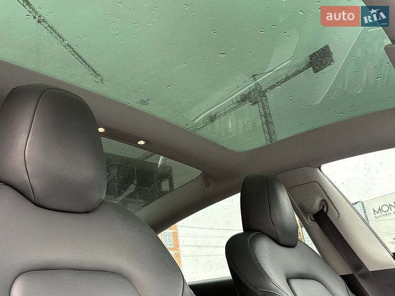Седан Tesla Model 3 2019 в Мостиській