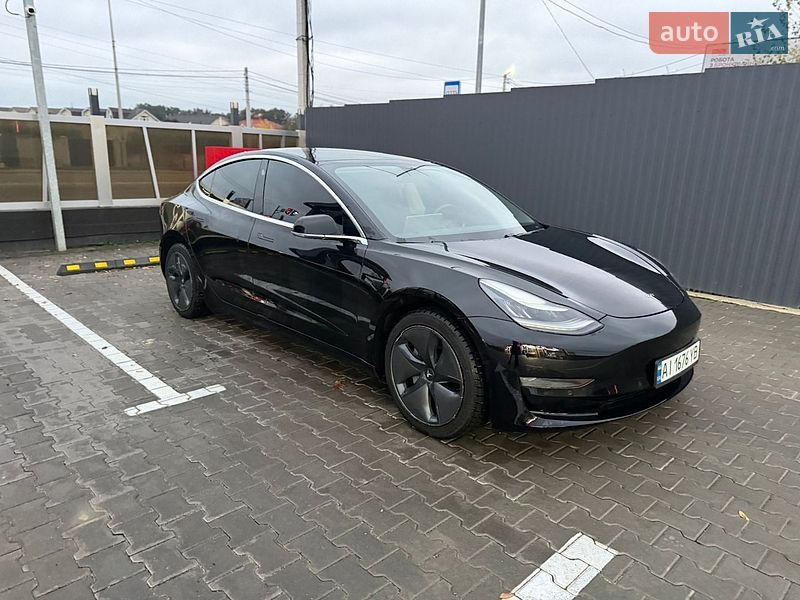Седан Tesla Model 3 2020 в Києві