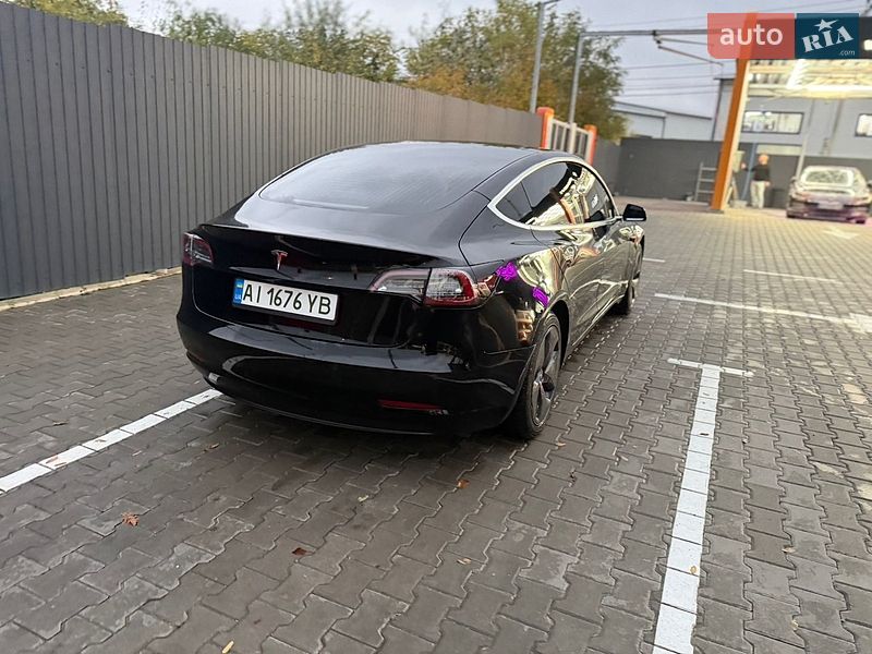 Седан Tesla Model 3 2020 в Києві