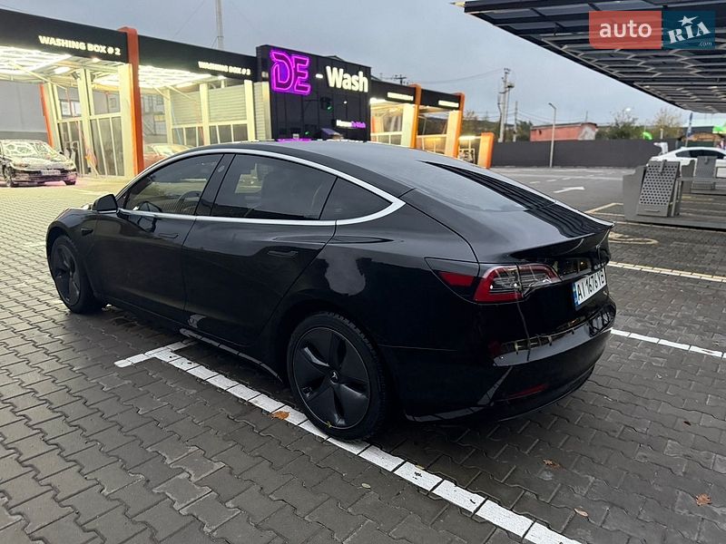 Седан Tesla Model 3 2020 в Києві