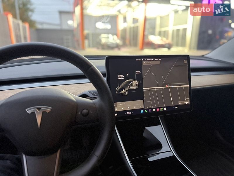 Седан Tesla Model 3 2020 в Києві