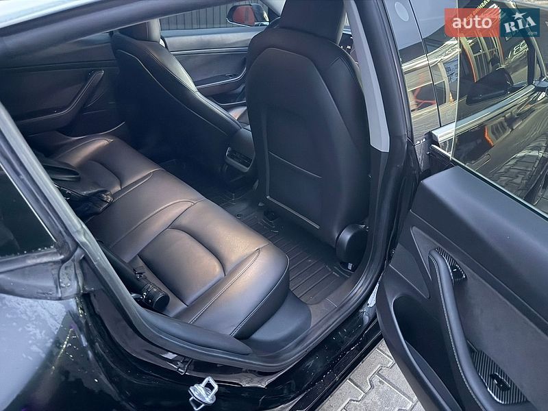 Седан Tesla Model 3 2020 в Києві