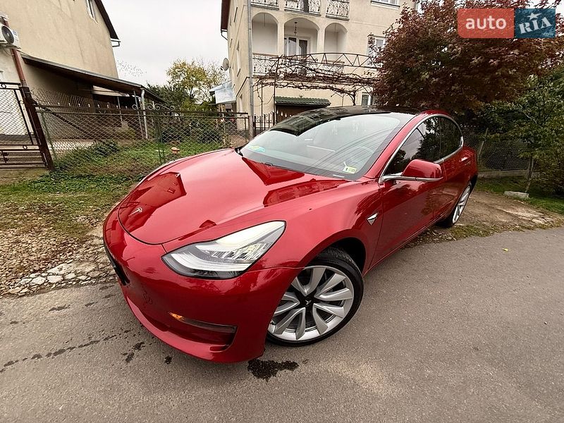 Седан Tesla Model 3 2019 в Трускавце