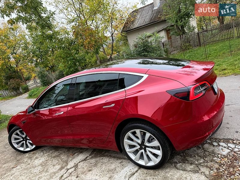 Седан Tesla Model 3 2019 в Трускавце