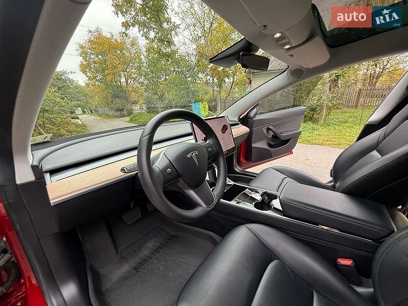 Седан Tesla Model 3 2019 в Трускавце
