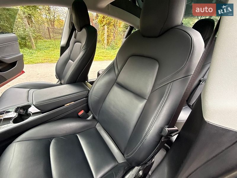 Седан Tesla Model 3 2019 в Трускавце