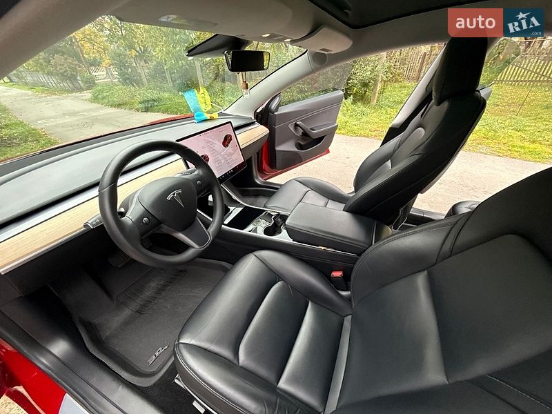 Седан Tesla Model 3 2019 в Трускавце
