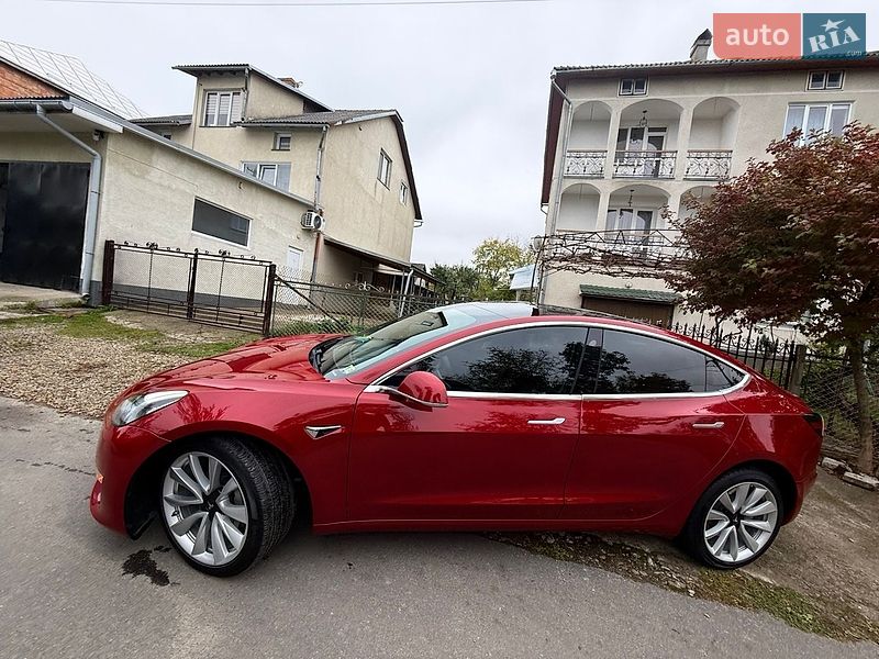 Седан Tesla Model 3 2019 в Трускавце
