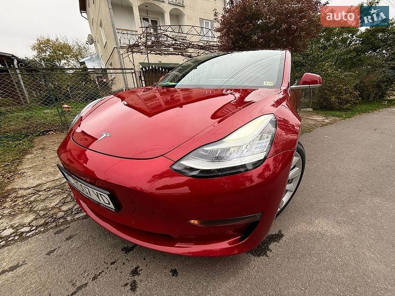 Седан Tesla Model 3 2019 в Трускавце