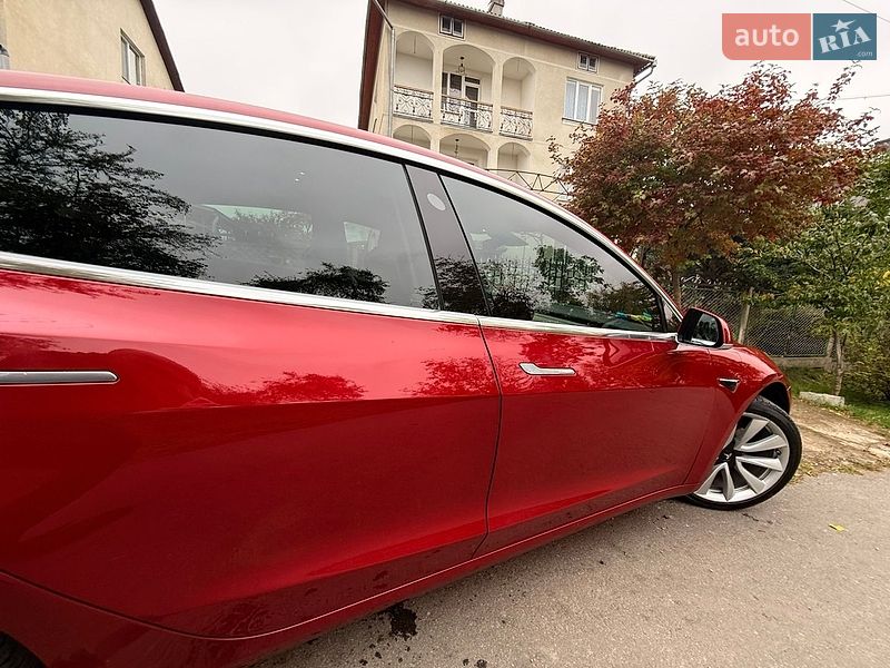 Седан Tesla Model 3 2019 в Трускавце