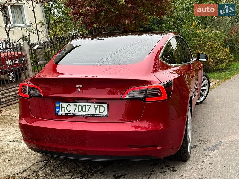 Седан Tesla Model 3 2019 в Трускавце