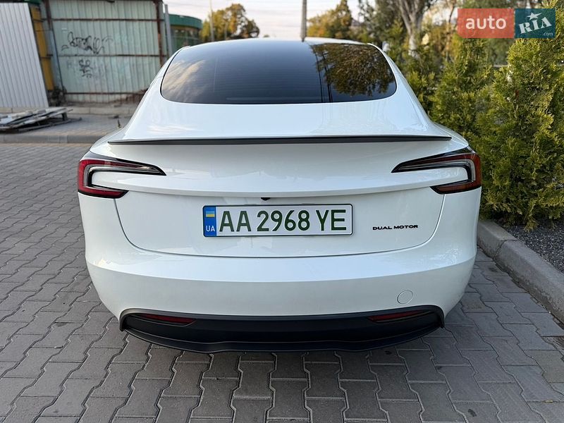 Седан Tesla Model 3 2024 в Миколаєві