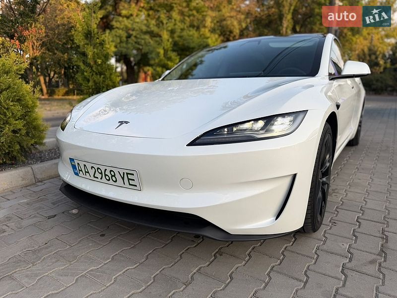 Седан Tesla Model 3 2024 в Миколаєві