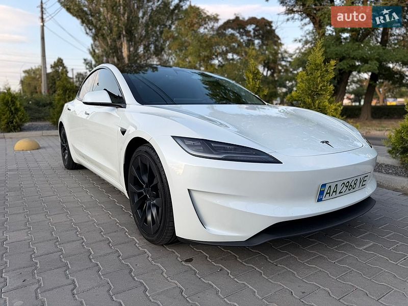 Седан Tesla Model 3 2024 в Миколаєві