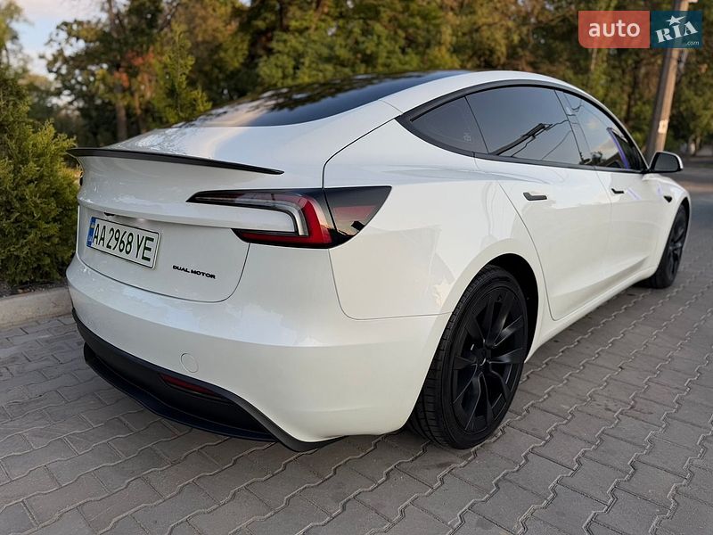 Седан Tesla Model 3 2024 в Миколаєві