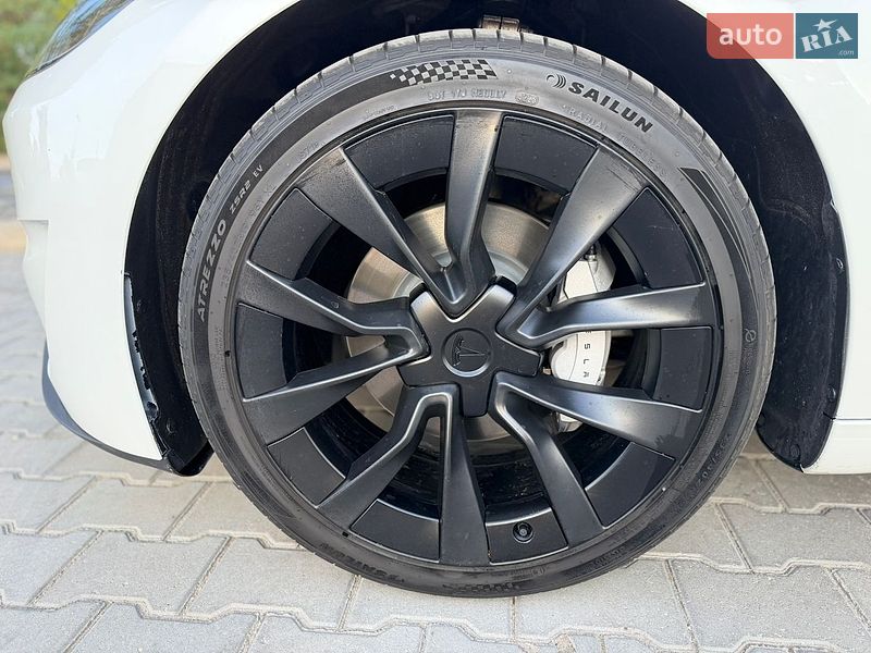 Седан Tesla Model 3 2024 в Миколаєві