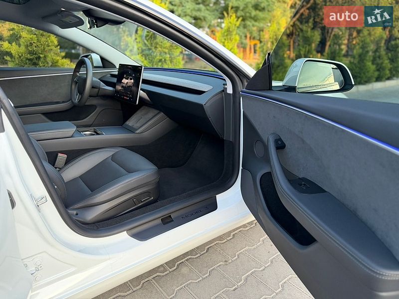 Седан Tesla Model 3 2024 в Миколаєві