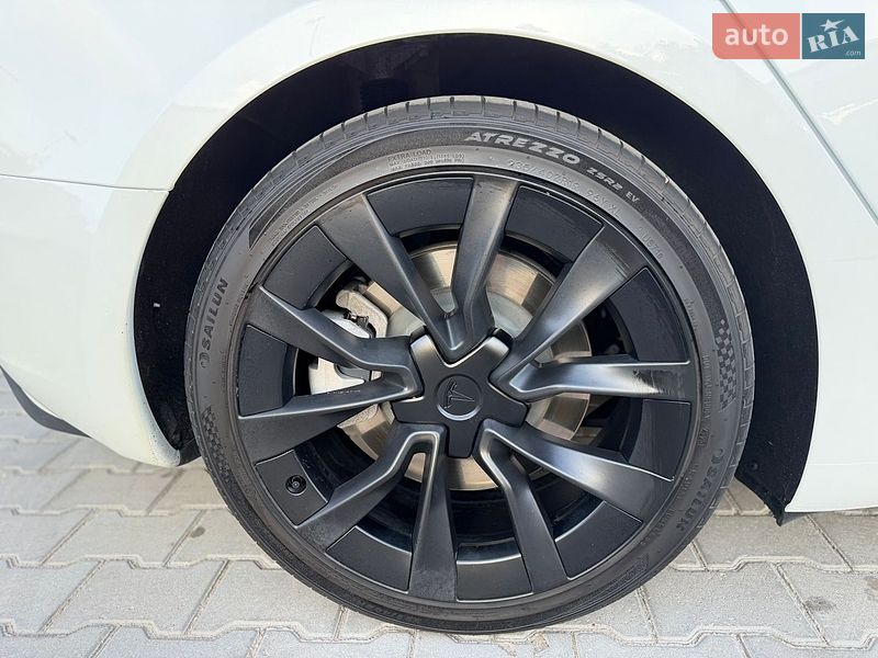 Седан Tesla Model 3 2024 в Миколаєві