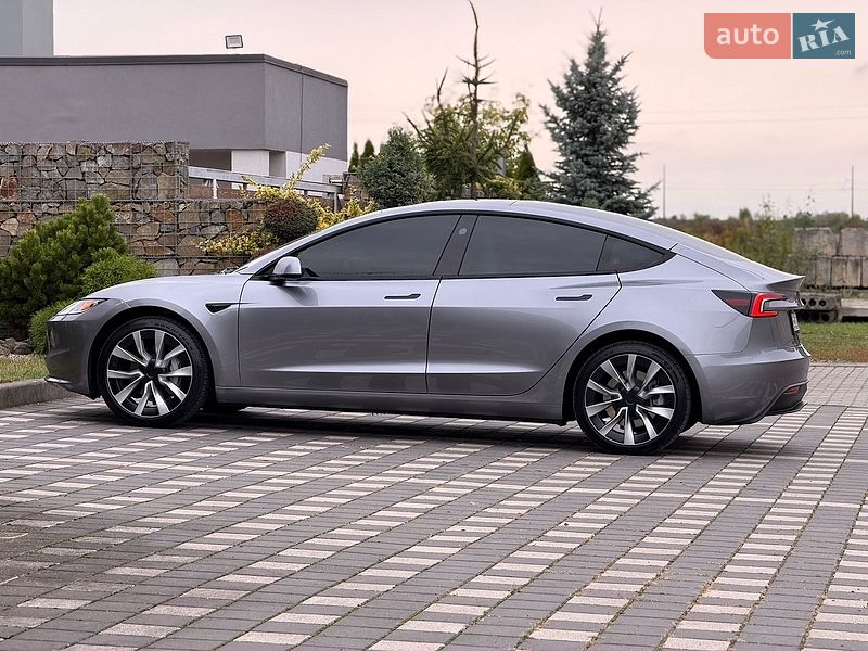 Седан Tesla Model 3 2025 в Стрые