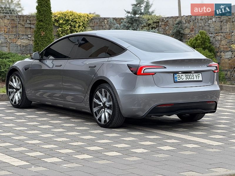 Седан Tesla Model 3 2025 в Стрые