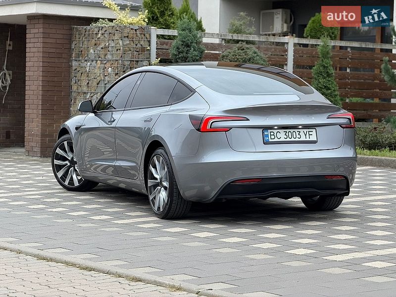 Седан Tesla Model 3 2025 в Стрые