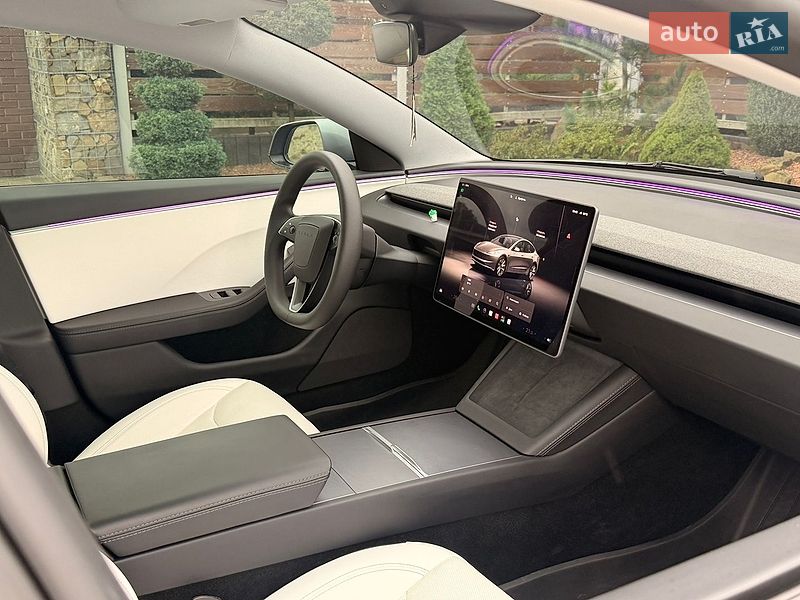 Седан Tesla Model 3 2025 в Стрые