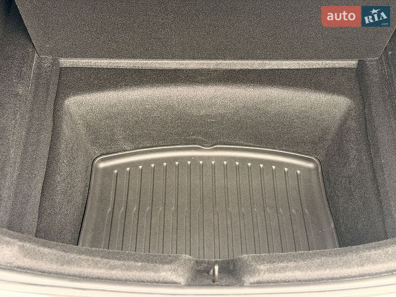 Седан Tesla Model 3 2025 в Стрые