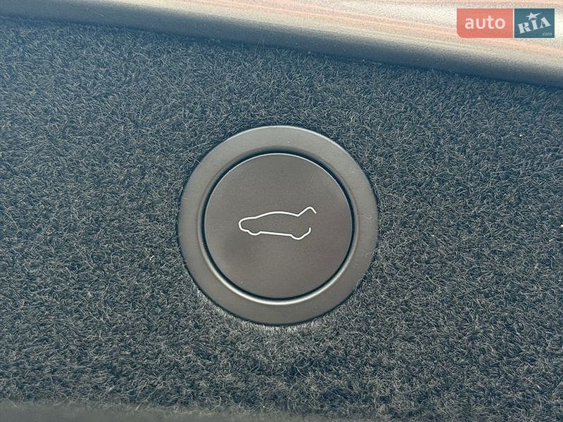 Седан Tesla Model 3 2025 в Стрию
