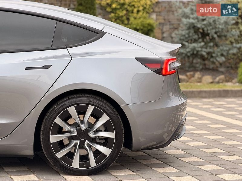 Седан Tesla Model 3 2025 в Стрые