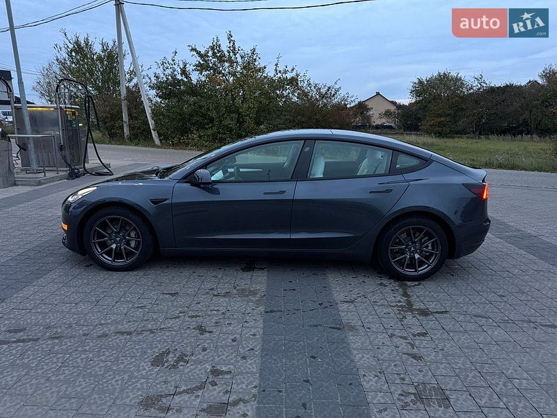 Седан Tesla Model 3 2022 в Львове