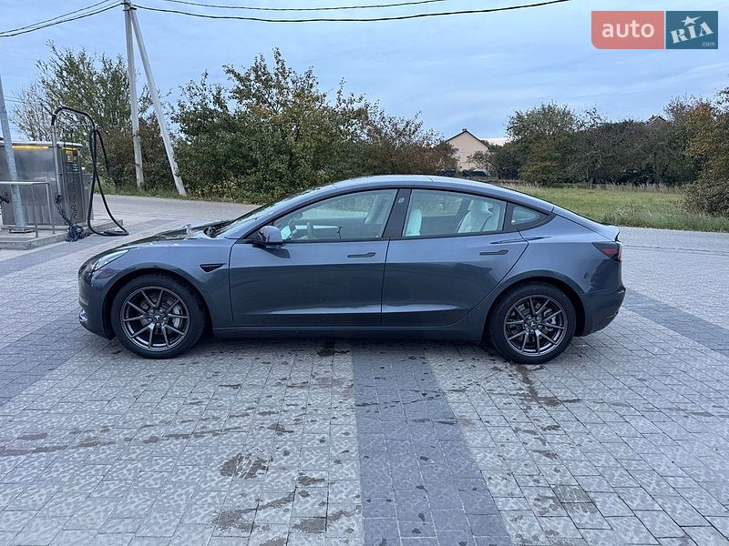 Седан Tesla Model 3 2022 в Львове