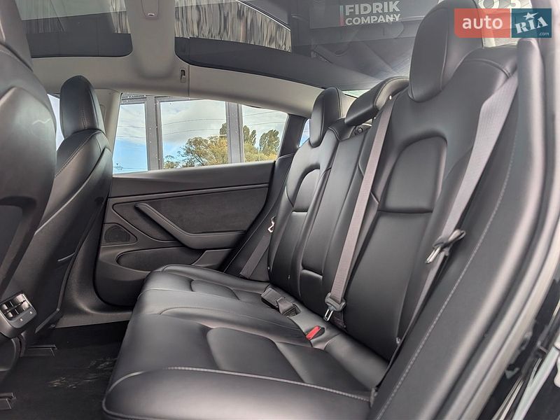 Седан Tesla Model 3 2018 в Луцьку