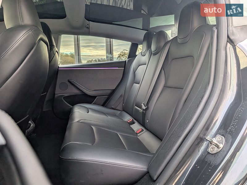 Седан Tesla Model 3 2024 в Луцьку