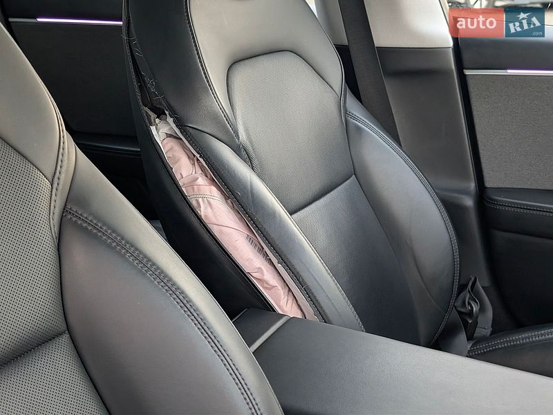 Седан Tesla Model 3 2024 в Луцьку