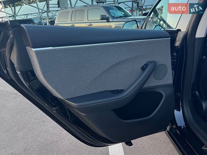 Седан Tesla Model 3 2023 в Києві