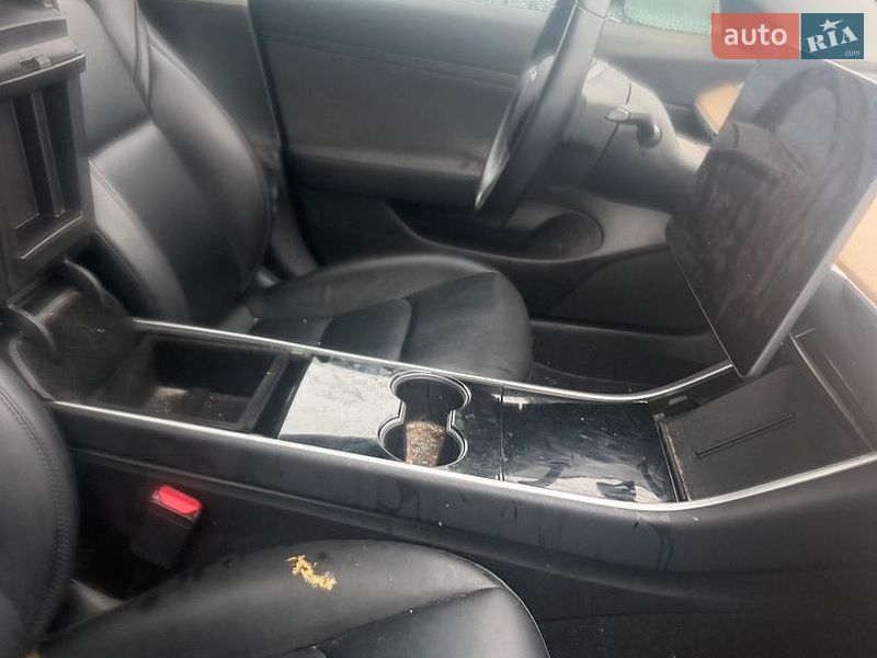 Седан Tesla Model 3 2019 в Львові
