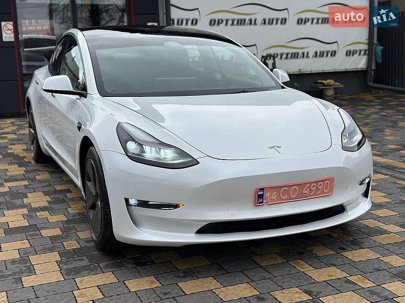 Седан Tesla Model 3 2023 в Львові