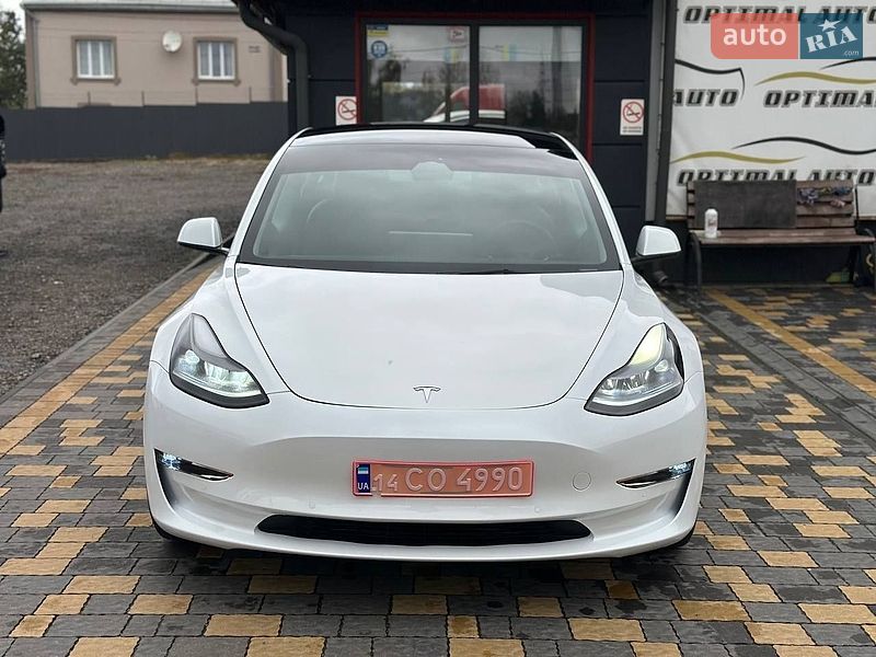 Седан Tesla Model 3 2023 в Львові