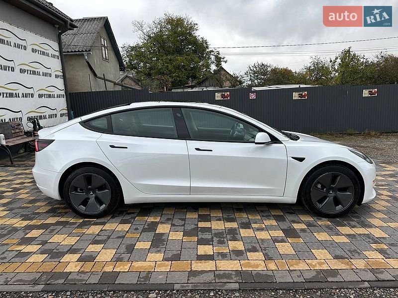Седан Tesla Model 3 2023 в Львові