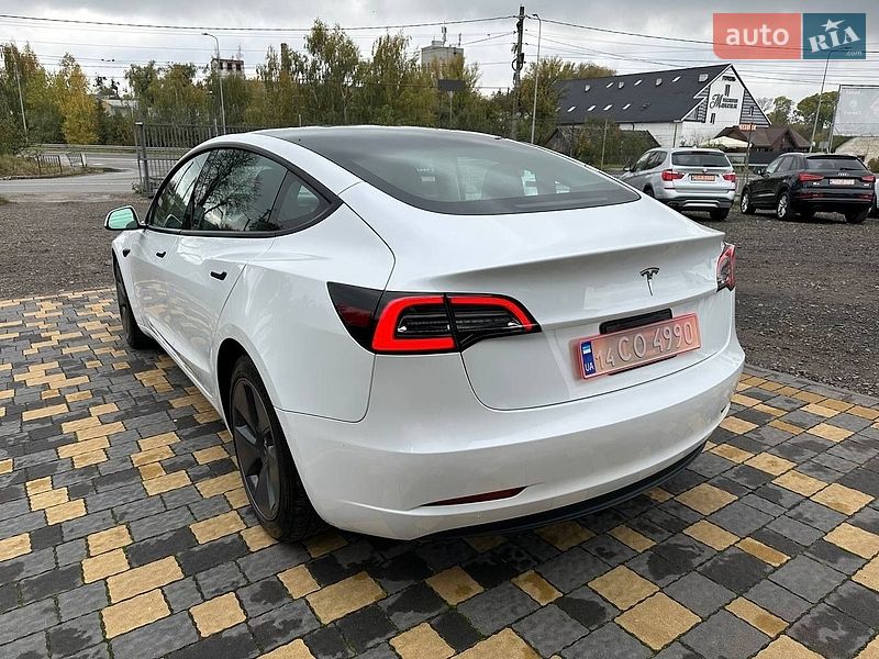 Седан Tesla Model 3 2023 в Львові