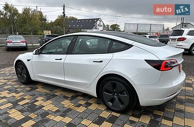 Седан Tesla Model 3 2023 в Львові