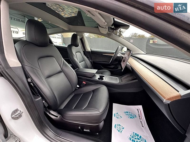Седан Tesla Model 3 2023 в Львові