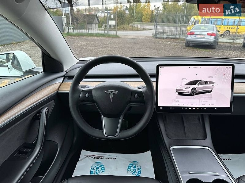 Седан Tesla Model 3 2023 в Львові