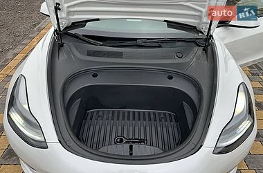 Седан Tesla Model 3 2023 в Львові