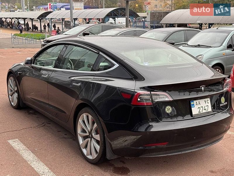 Седан Tesla Model 3 2019 в Киеве