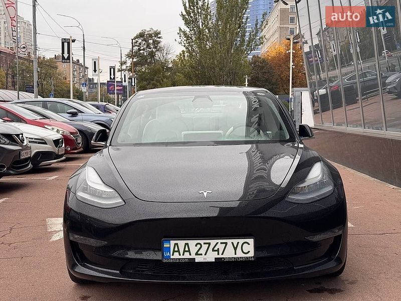 Седан Tesla Model 3 2019 в Киеве