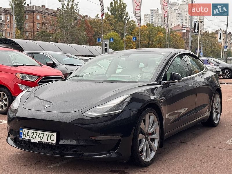 Седан Tesla Model 3 2019 в Киеве